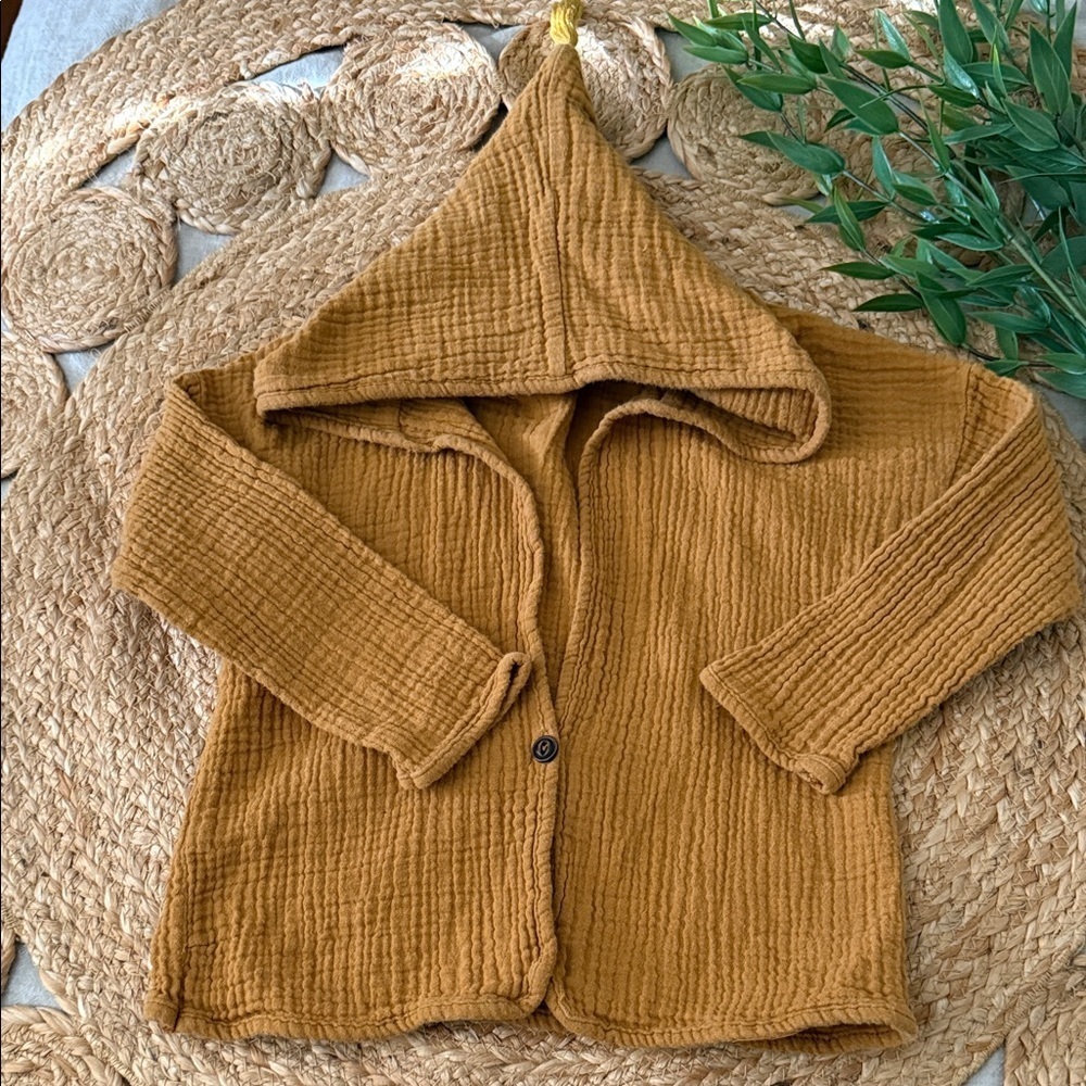 NO BRAND Gauze Lightweight One Buttoned Cardigan with Peter Pan Hood. 3T